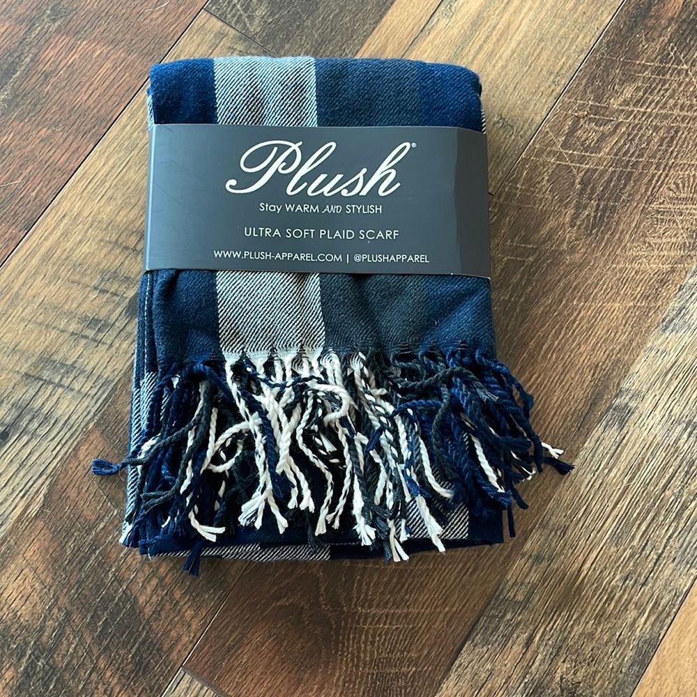 BNWT scarf